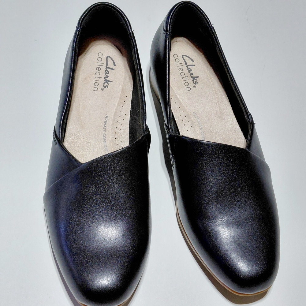 CLARKS Women's Juliet Palm Black Leather Loafers - 7M